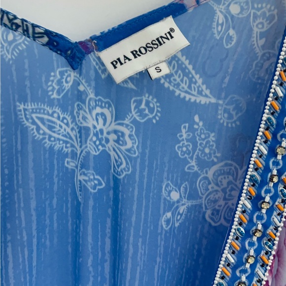 Pia Rossini cover up - Picture 3 of 3